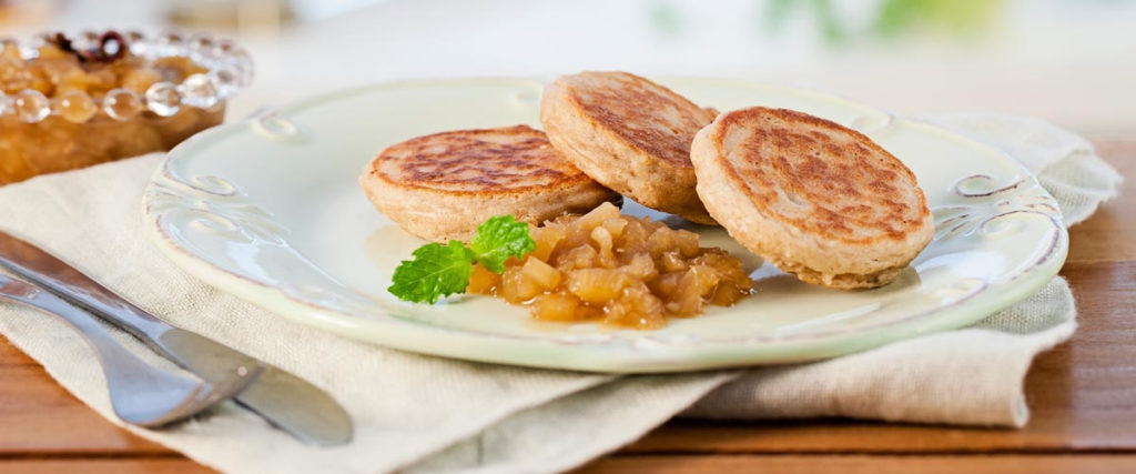 MINI PANCAKE DE FARELO DE AVEIA COM GELEIA DE ABACAXI