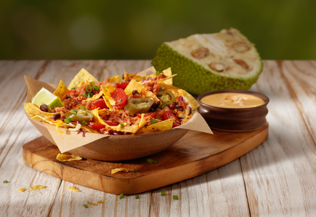 Outback - Jack Nachos_crocantes tortillas de milho servidas com feijões pretos_tomate_repolho roxo_carne vegetariana