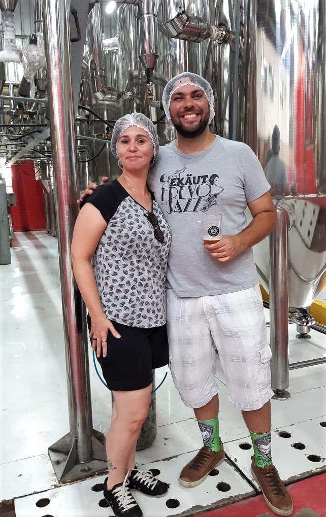 Taciana e o líder em Experiências Cervejeiras da Ekaut - Raphael Vasconcelos