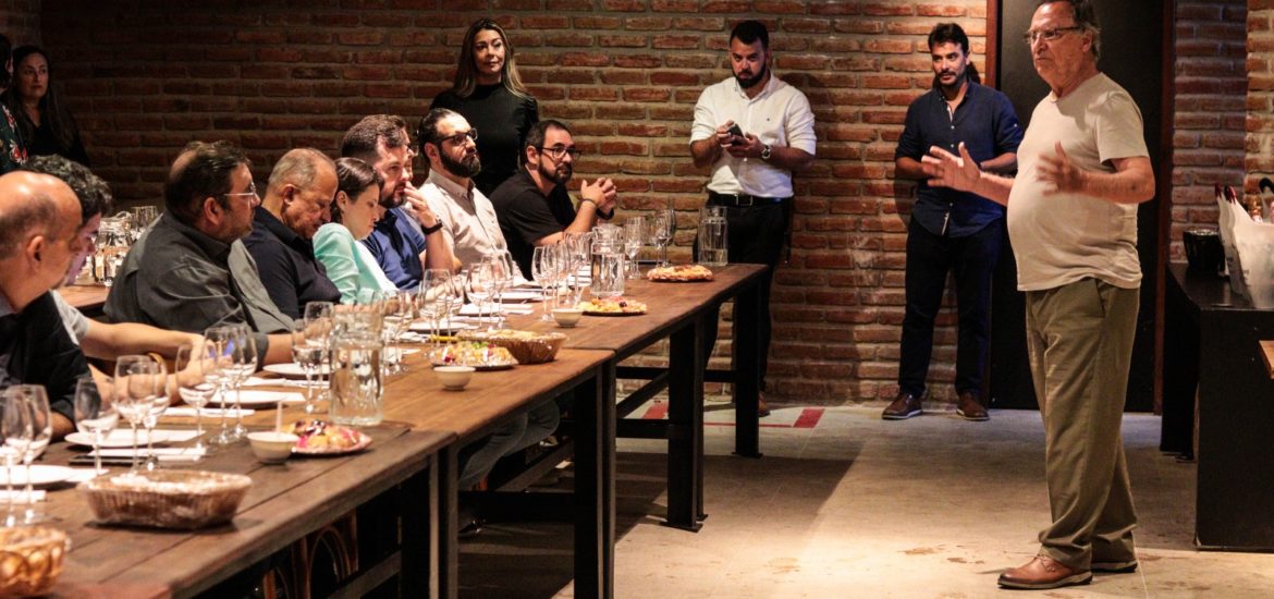 Wine Concept realiza degustação de vinhos com Mário Geisse