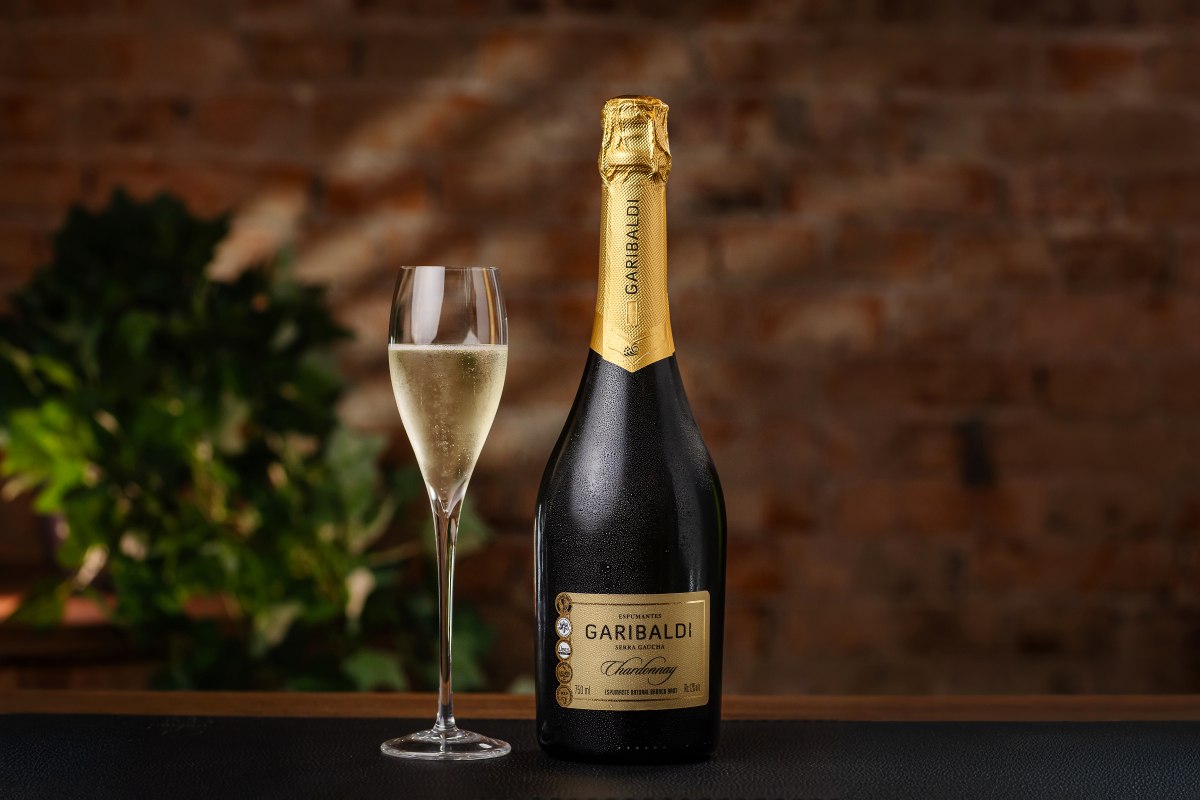 o espumante Garibaldi Chardonnay, que conquistou medalha de ouro e amplia uma sequência internacional iniciada neste ano, após reconhecimento anterior no Chardonnay du Monde