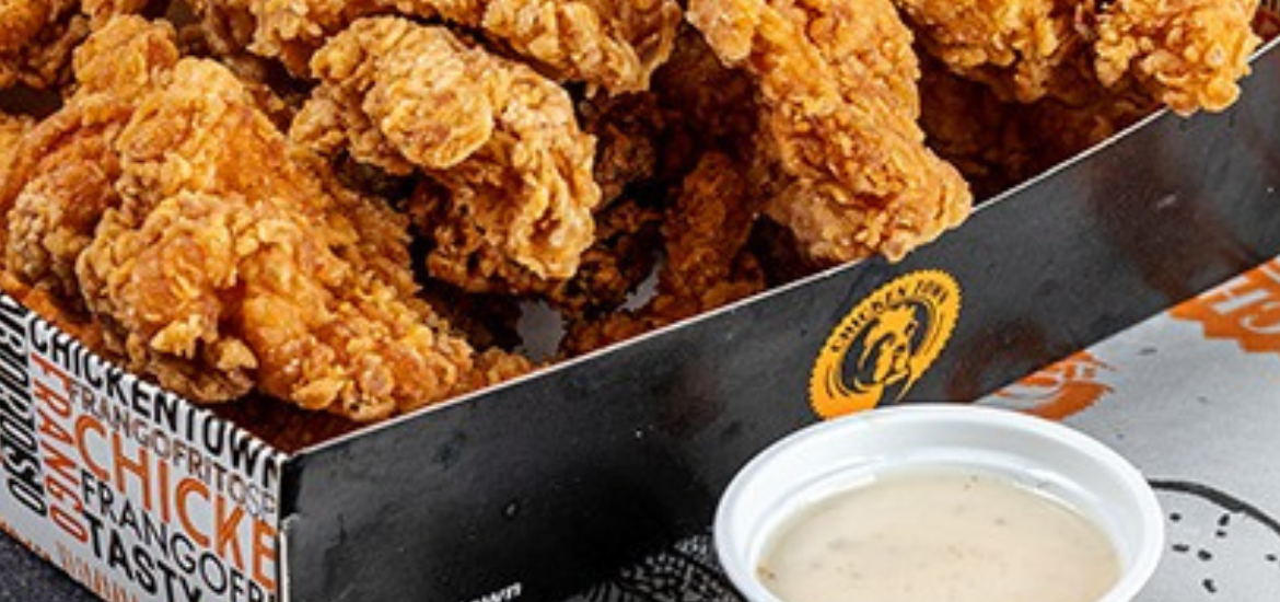 Chicken Town inaugura primeira loja no litoral nordestino, em Tamandaré
