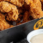 Chicken Town inaugura primeira loja no litoral nordestino, em Tamandaré