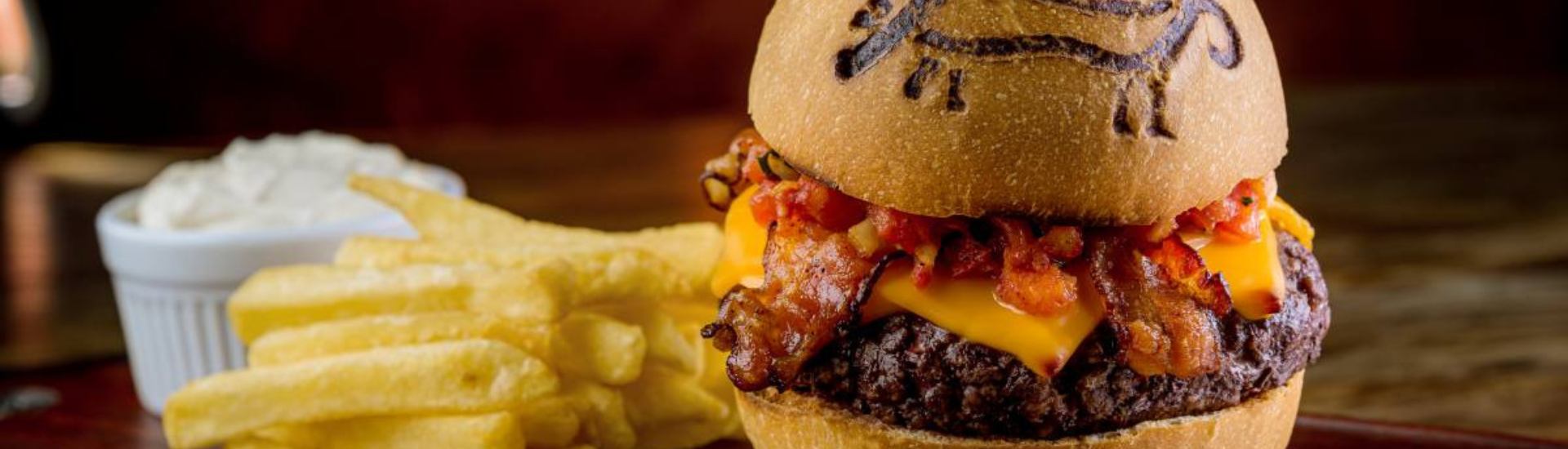 Hambúrgueres de parrilla: a elegância do fogo no Pobre Juan