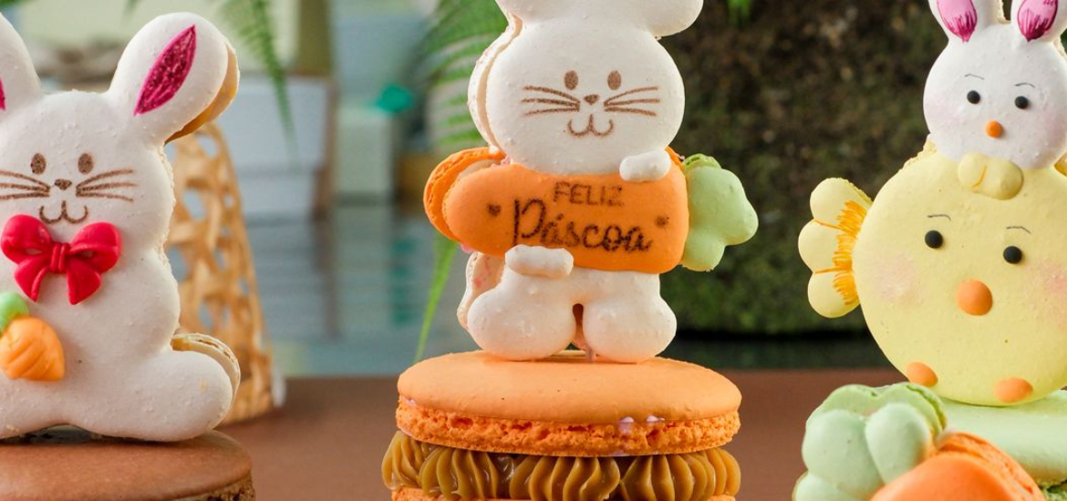 A A’macarons apresenta seu cardápio especial de Páscoa 2026, apostando em uma proposta que combina técnica francesa, criatividade e apelo visual. Assinada pelas chefs Aguinalda e Alessandra Gomes, a coleção traz o macaron como protagonista em versões temáticas que valorizam tanto o sabor quanto a apresentação.